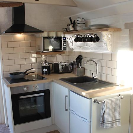 Beautiful Barn Conversion, 3 Bed, Hot Tub, Sauna, Gym, Enclosed Garden Ryde  Ngoại thất bức ảnh